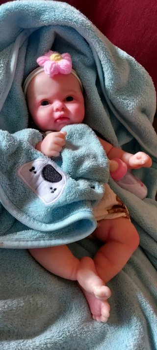 Bebita tamaño mediano silicona
