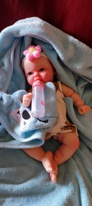 Bebita tamaño mediano silicona