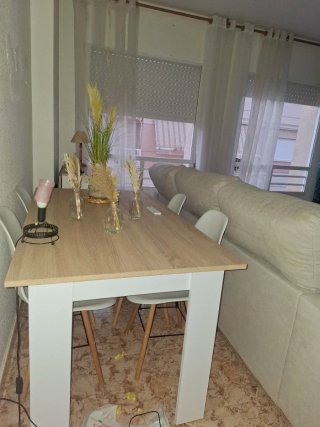Mesa comedor madera y patas blancas