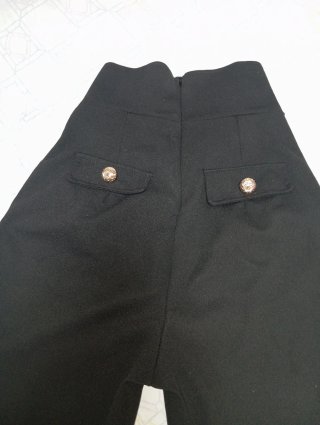 Pantalón ancho negro con botones