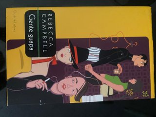 Lote de libros y novelas contemporáneas.