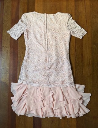 Vestido elegante encaje volantes
