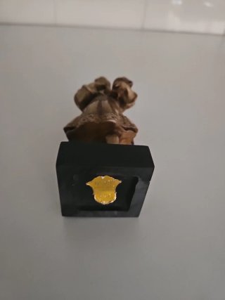 3 Figuras Pequeñas: Mármol, Resina, Madera