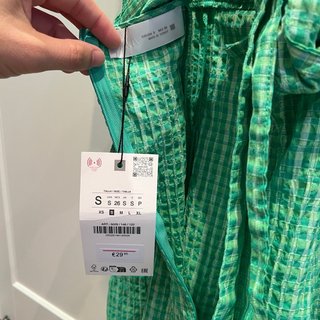 Vestido mini verde Zara