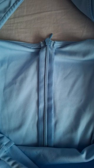 Top azul cielo con cuello halter