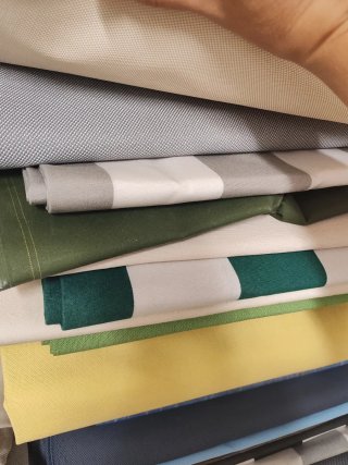 Retales de telas de lona de toldo, diferentes.