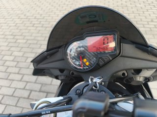 Aprilia Tuono Moto Negra y Roja