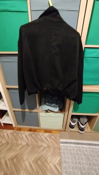 Chaqueta bomber negra