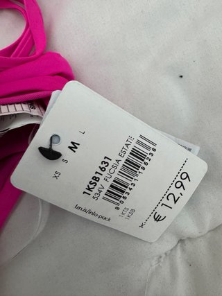 Costume da bagno fucsia con fiore