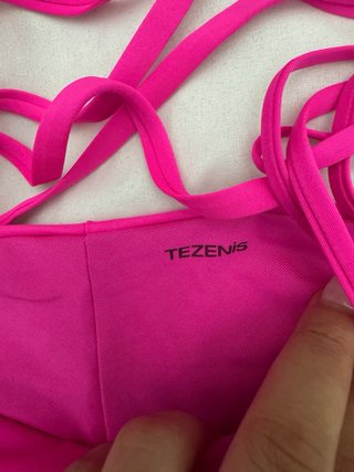 Costume da bagno fucsia con fiore