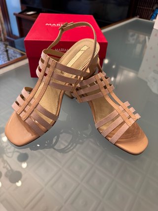 Sandalias de tacón nude-rosa , charol piel vuelta