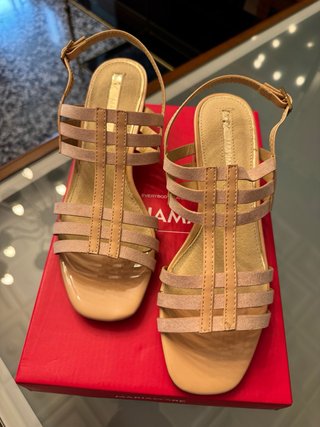 Sandalias de tacón nude-rosa , charol piel vuelta