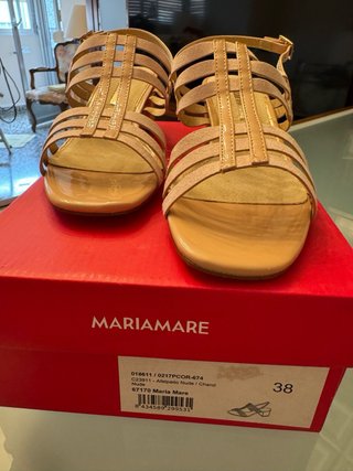 Sandalias de tacón nude-rosa , charol piel vuelta