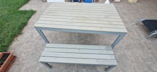 Mesa exterior madera y metal con bancos