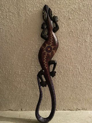 Adorno de pared de lagarto de madera