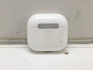E747067-0 IN EAR APPLE AIRPODS 4 GEN