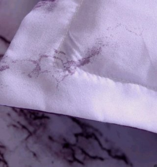 Juego de sábanas morado y blanco
