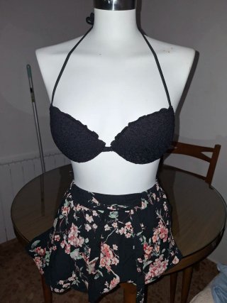 Shorts florales negros y rosas
