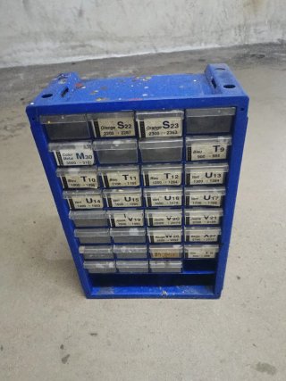 Clasificador de cajones azul con 31 compartimentos