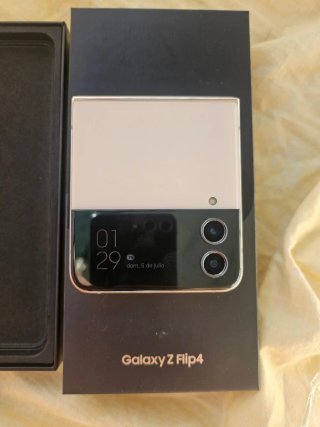 Samsung Galaxy Z Flip 4 Beige/Plata