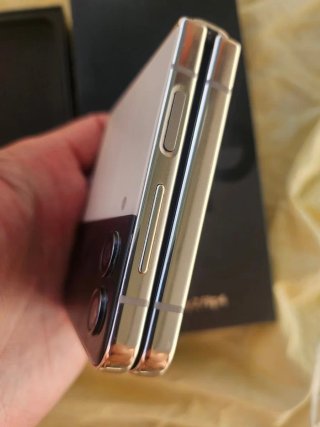Samsung Galaxy Z Flip 4 Beige/Plata