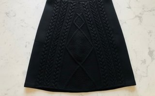 Con etiqueta. Vestido Maje Punto Negro