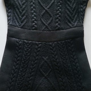 Con etiqueta. Vestido Maje Punto Negro