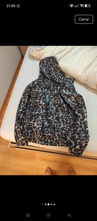 Bershka abrigo fino estampado leopardo