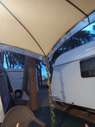 Carpa de jardín de hierro y tela