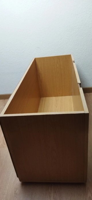 Baúl de madera azul sin tapa