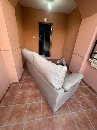 Sofá de tela beige 2 plazas