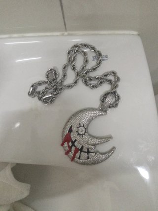 Cadena Luna con Circonitas y Detalles Rojos