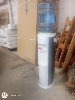 Dispensador de agua con botellón