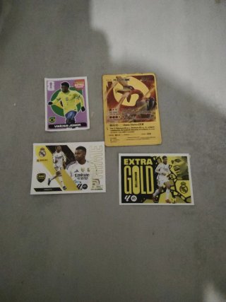 Lote de cromos y cartas de fútbol y Pokémon