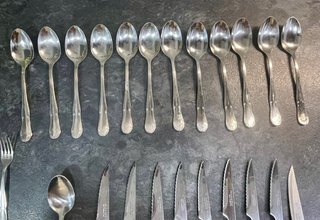 Lote de cubiertos variados (28 piezas)