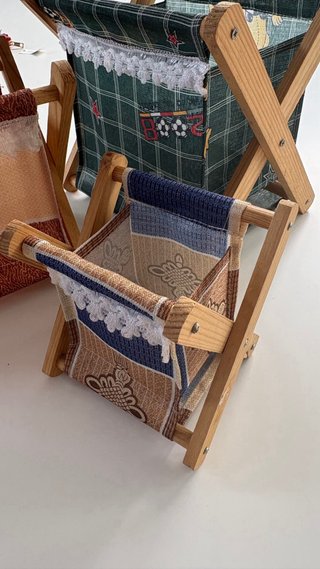 Revisteros de tela y madera