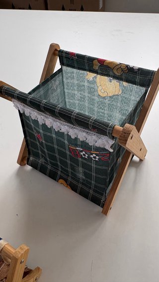 Revisteros de tela y madera