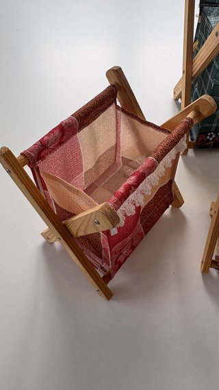 Revisteros de tela y madera