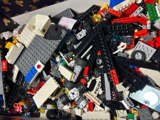 Lego City y Marvel - Helicóptero, Coche