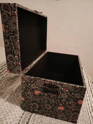 Baúl vintage estampado