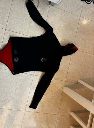 Neopreno buceo negro y rojo