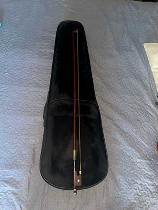 Violín con estuche y arco