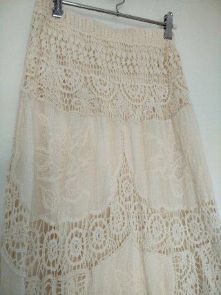 Falda larga encaje beige estilo boho