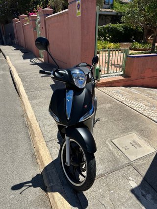 Piaggio Liberty 50cc Scooter Negra