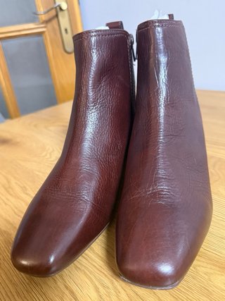 Botas 100% couro castanhas tamanho 40