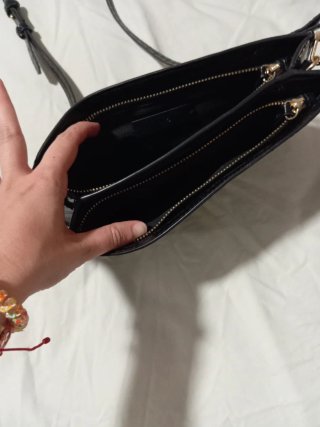 Bolso negro efecto cocodrilo