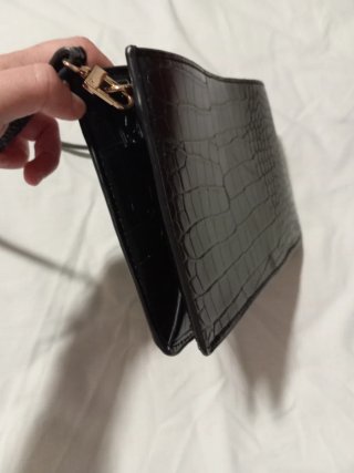 Bolso negro efecto cocodrilo