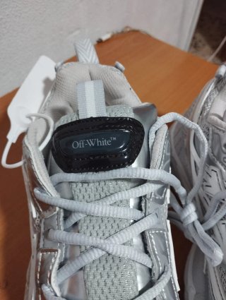 Zapatillas Off-White Plata y Blanco