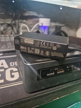Intel NUC Mini PC Negro/Plateado