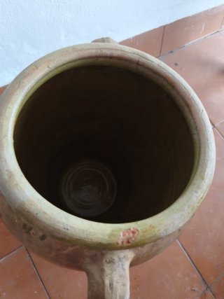 Tinaja antigua con asas